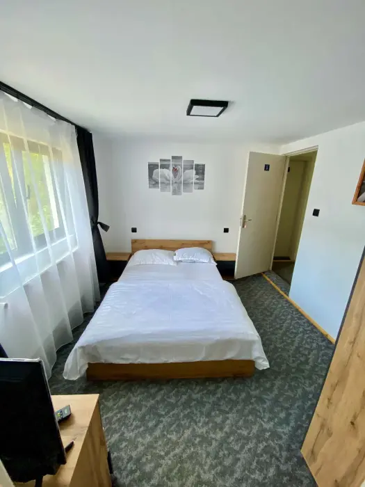 Camera 5